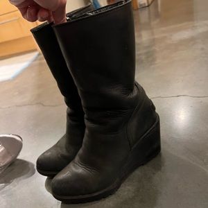 Sorel black wedge boots size 6